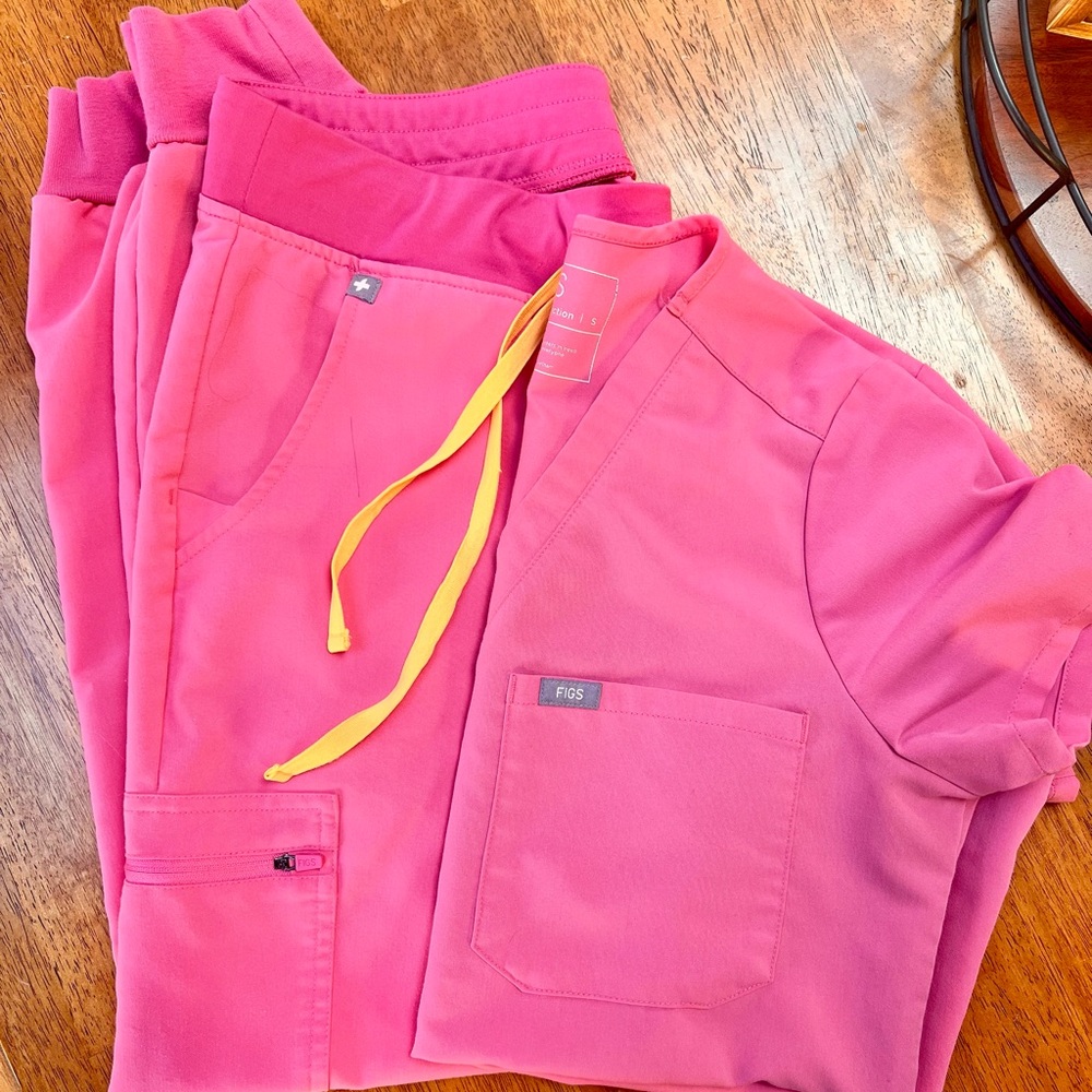 Figs set in Neon Pink